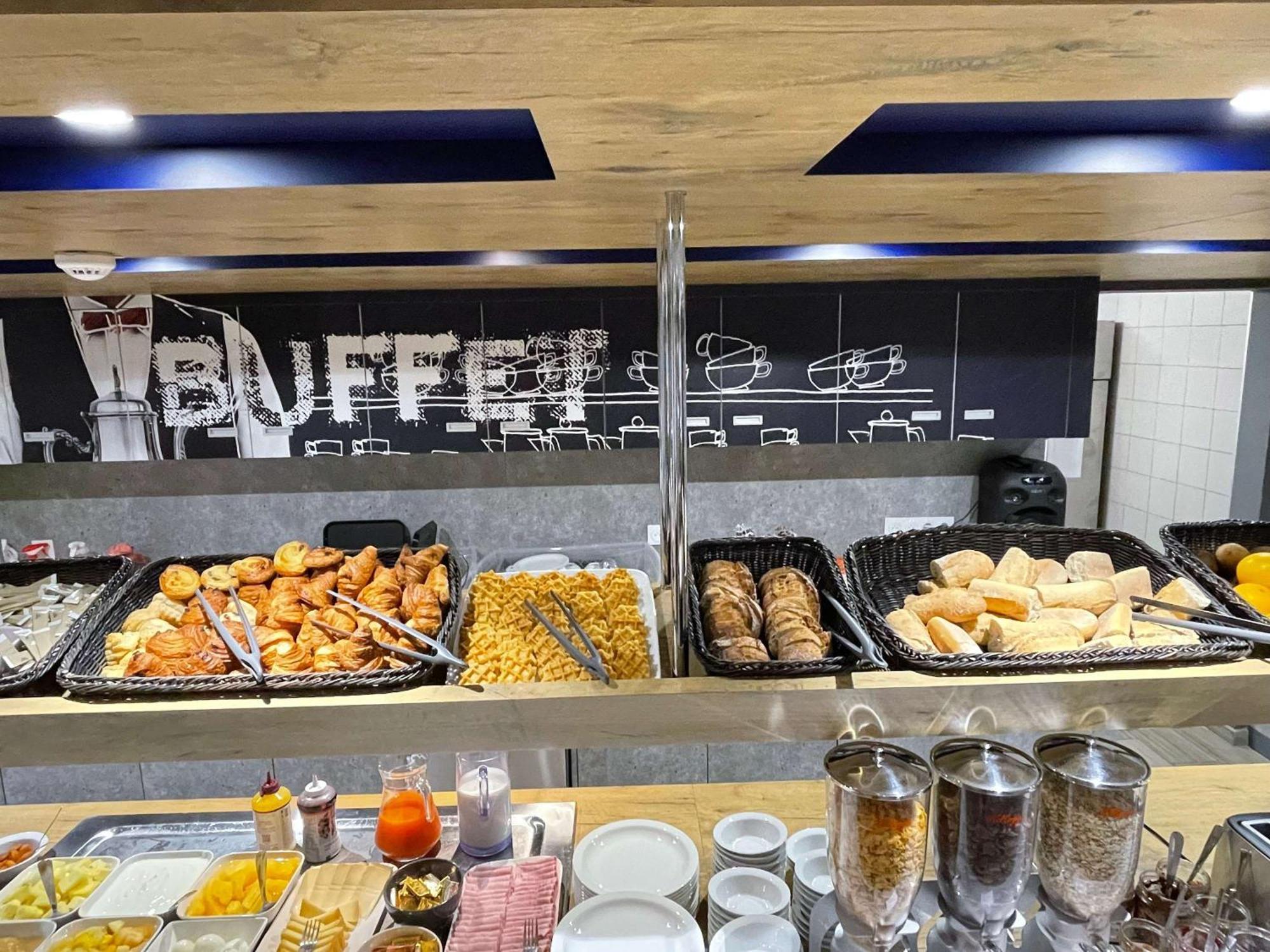 Ibis Budget Cognac Шатобернар Экстерьер фото