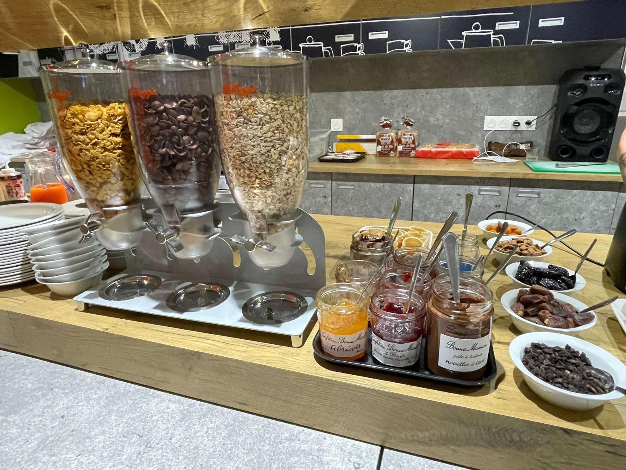 Ibis Budget Cognac Шатобернар Экстерьер фото