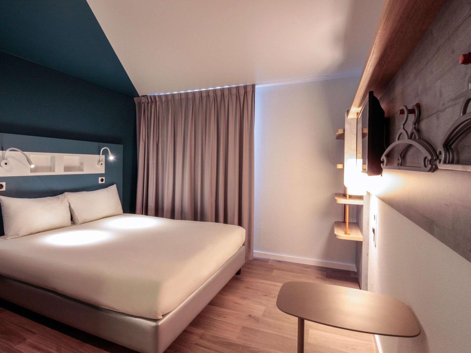 Ibis Budget Cognac Шатобернар Экстерьер фото